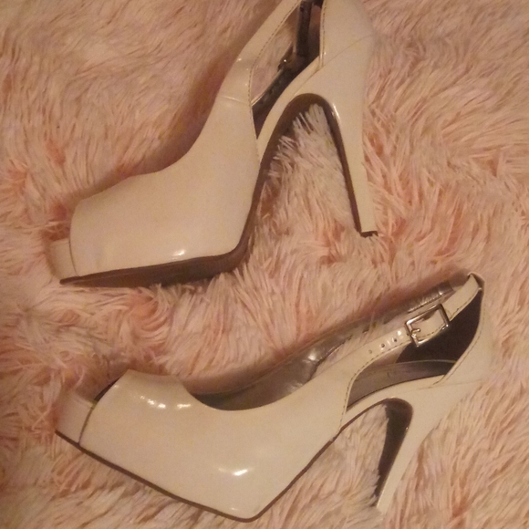Worthington White Faux Patent Leather Peep-Toe Platforms - Picture 2 of 5